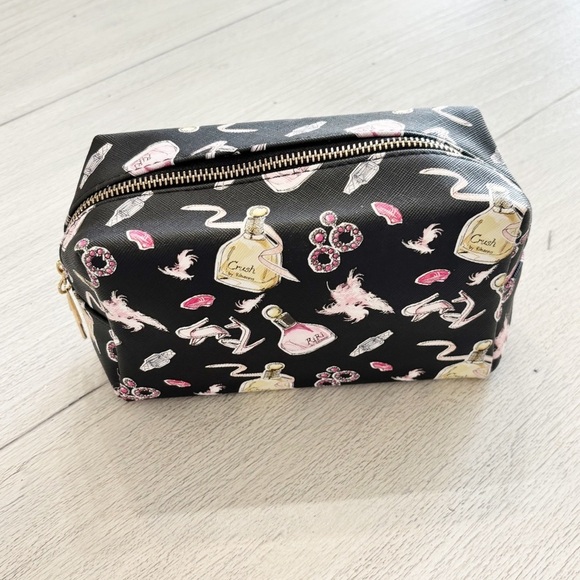 RIHANNA Riri Black Make Up Bag Puppy Rings Perfume Bottle Heels Lips Earrings - Picture 1 of 7